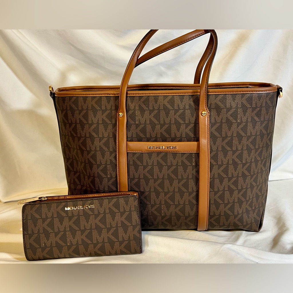 New Michael Michael Kors Beck Medium Convertible Tote & Wallet